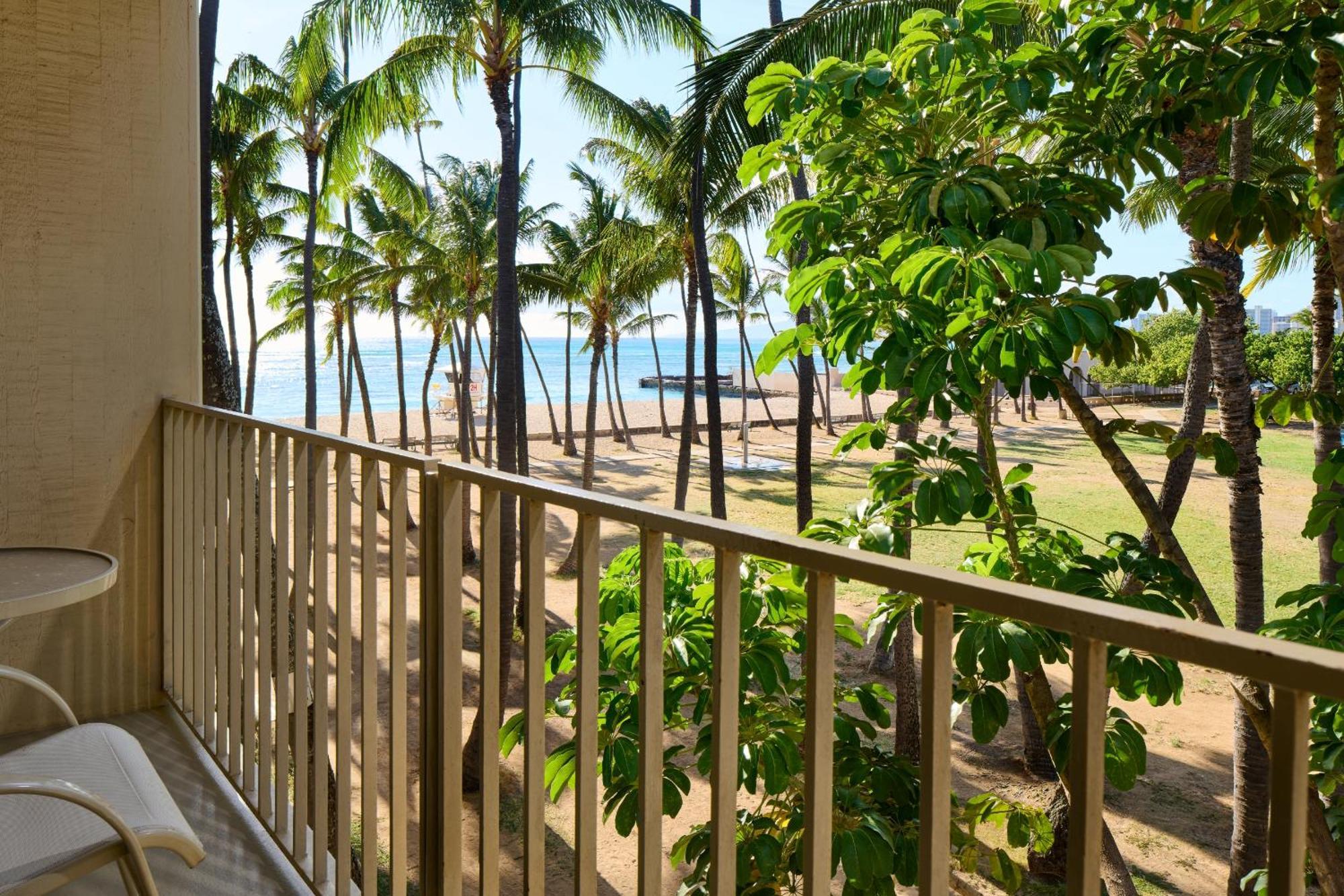 Kaimana Beach Hotel Honolulu Exteriör bild